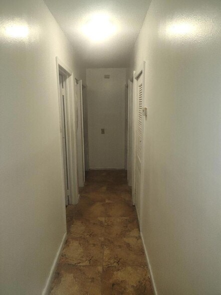 Foto del edificio - 2941 NW 9th Pl