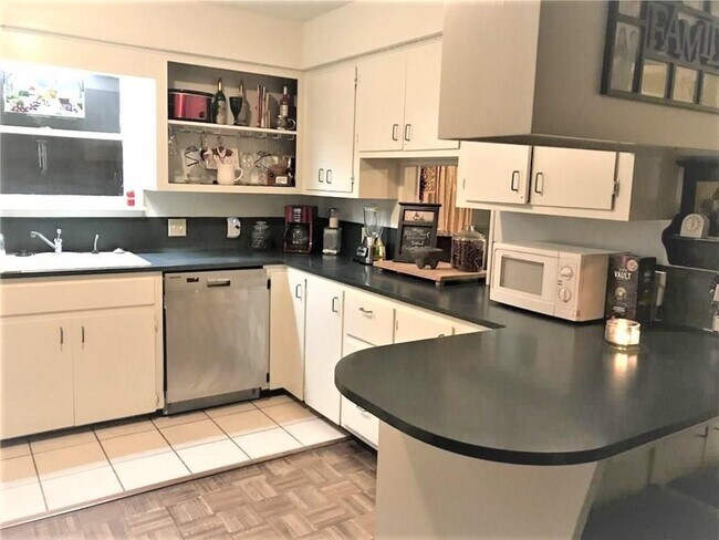 Foto del edificio - 2409 E Zion Rd