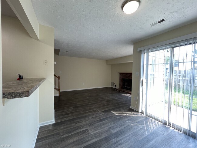 Building Photo - 11010 Salem Village Dr