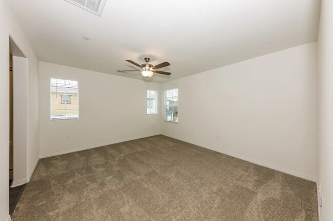 Foto del edificio - 2452 Gunner Ridge Way