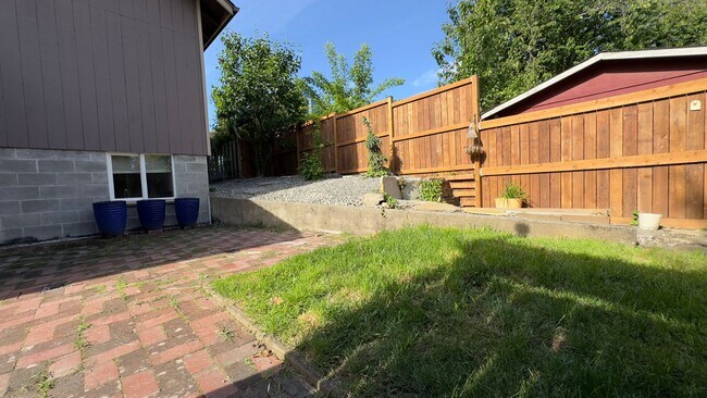 Foto del edificio - Private Olympia Townhome w Fully Fenced Ba...