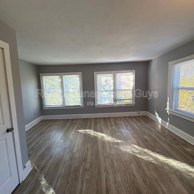 Foto del edificio - 4216 N Bryant Ave