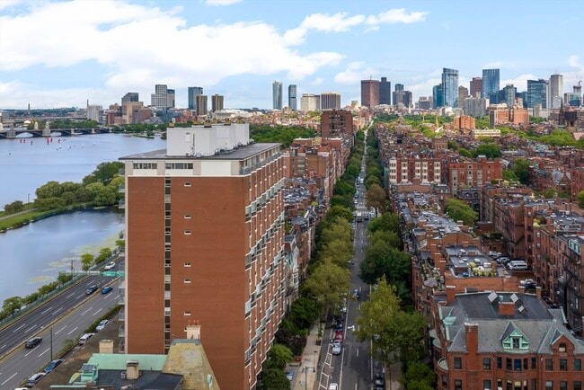 Building Photo - 330 Beacon St