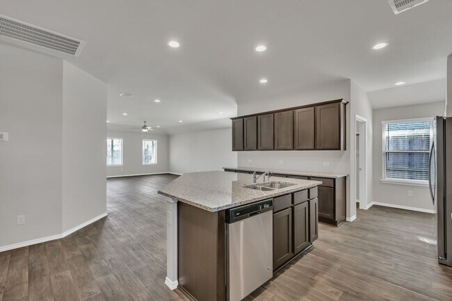 Building Photo - 6212 Hendricks Hbr Dr
