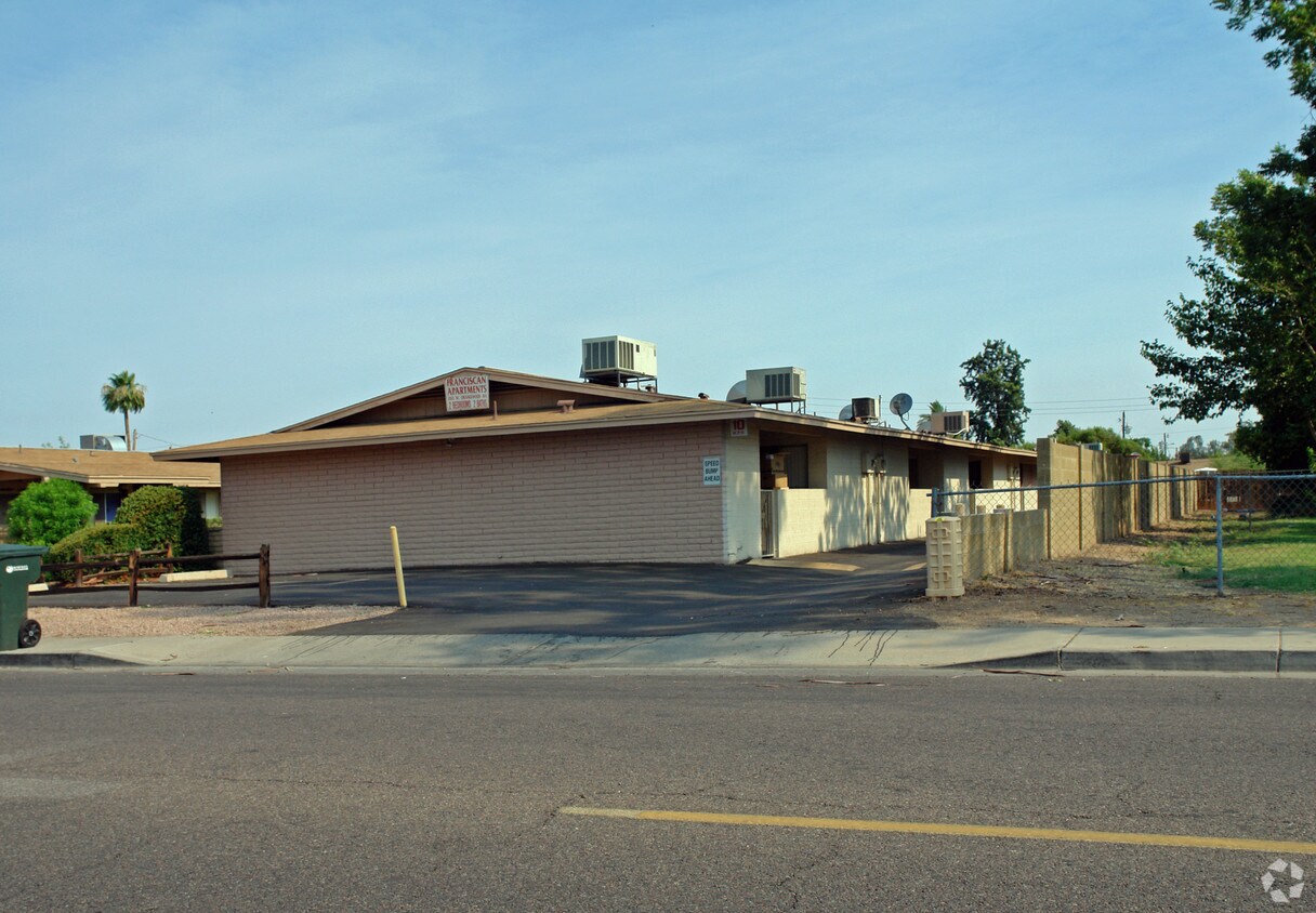 Building Photo - Rossmore Apartments