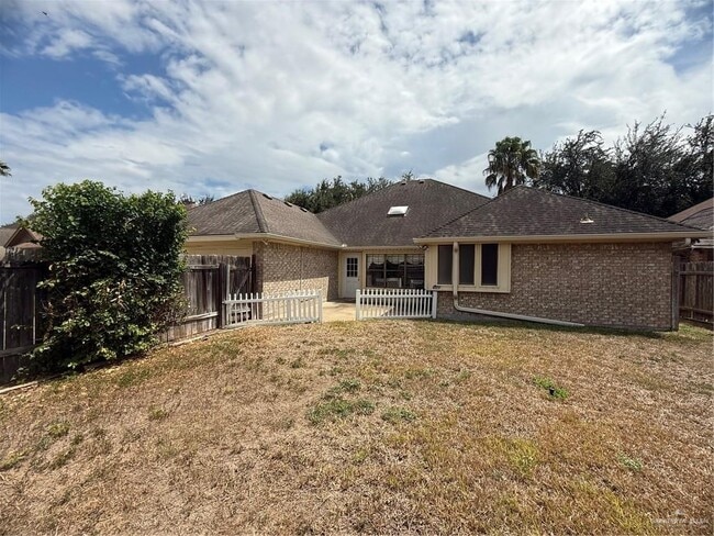 Building Photo - 5 N "E" St