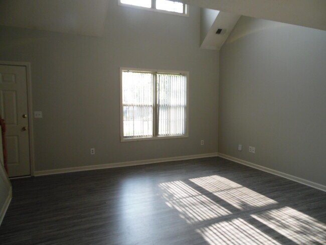 Foto del edificio - 1405 Pleasant Ridge Dr