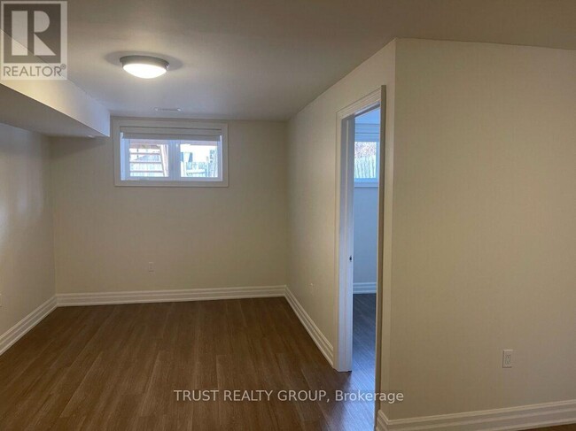 Building Photo - 129 Coleridge Ave