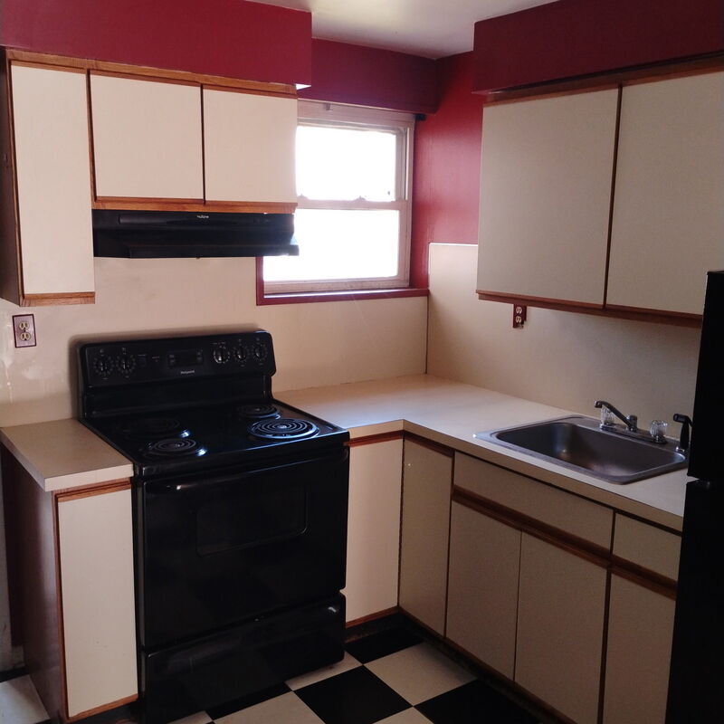 Primary Photo - 13 Western Ave