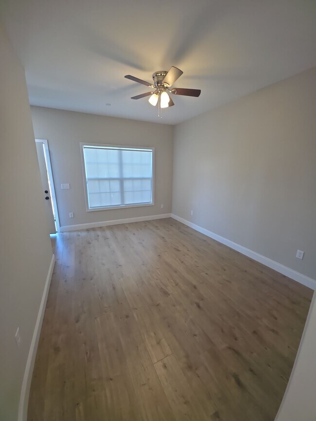 Building Photo - 5206 Oak Point Ct