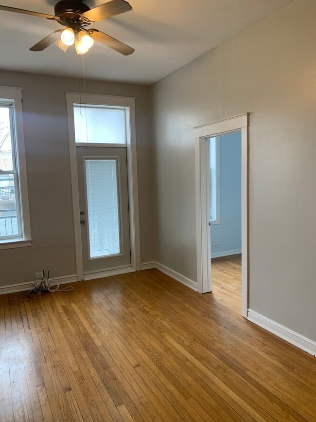 Building Photo - 858 N Ashland Ave