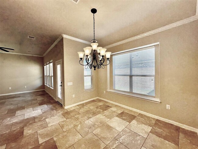 Building Photo - 1605 S Primavera Dr