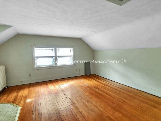 Building Photo - 2BR/1BA - $795/Month - Utilities Included