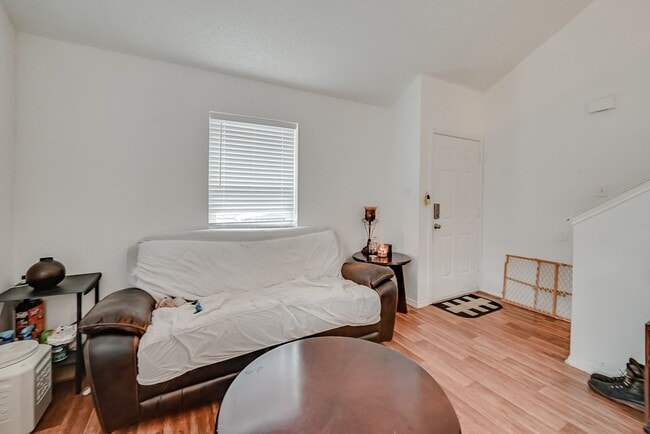 Building Photo - 311 Kings Way Dr