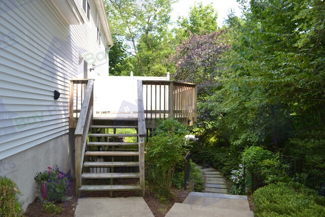 Porch with front door. - 41195 Friendship Ct