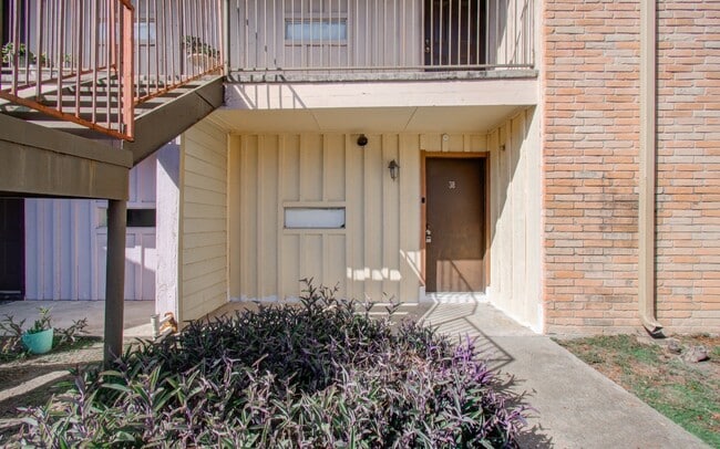 Foto del edificio - 8110 Albacore Dr