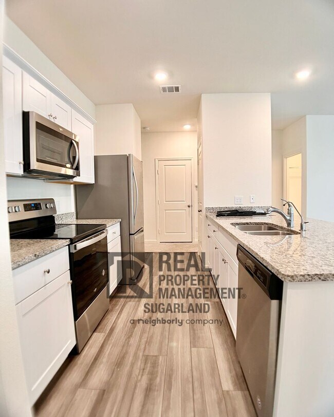 Building Photo - Water Views & Modern Style in Richmond