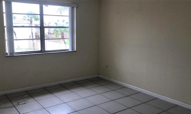 Building Photo - 4580 NW 79th Ave