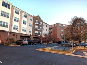 Building Photo - 670 TOWN CENTER Dr