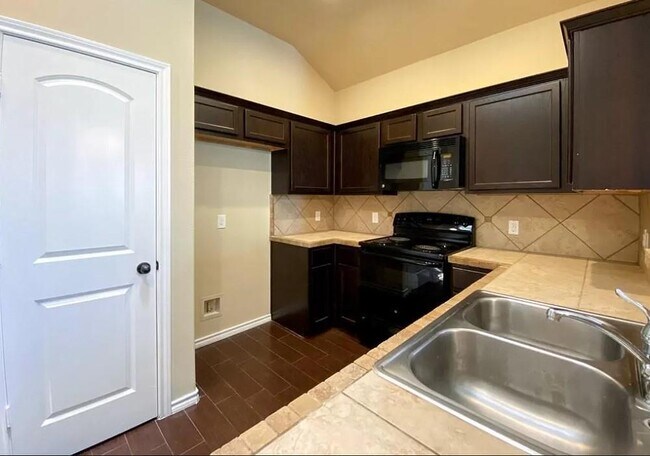 Building Photo - 137 Creekside Villa Dr