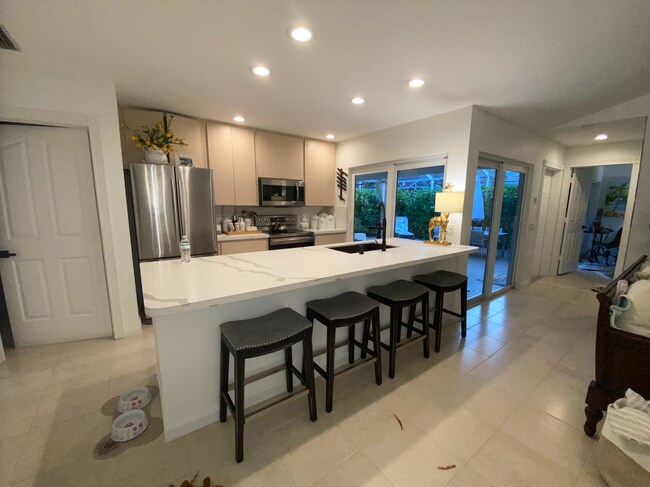 Building Photo - 9124 Sun Terrace Cir