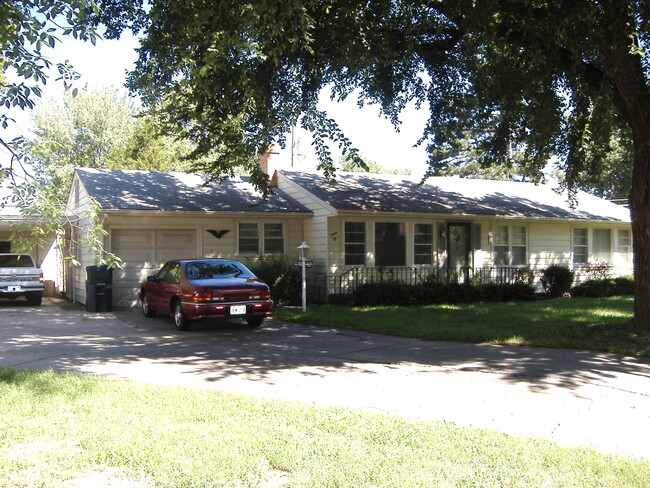 Building Photo - 12 East 28th Avenue
