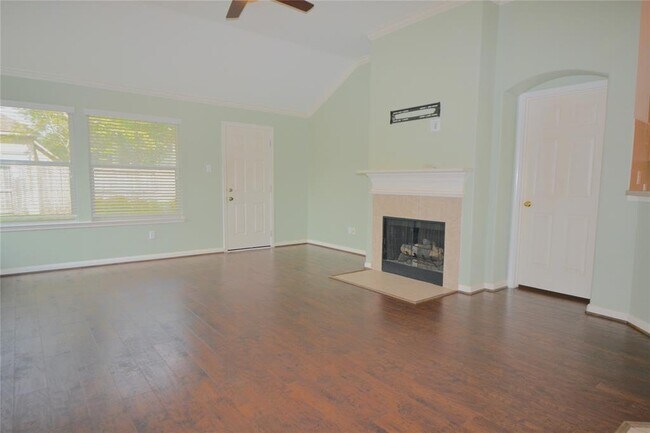 Building Photo - 5911 Mettler Ln