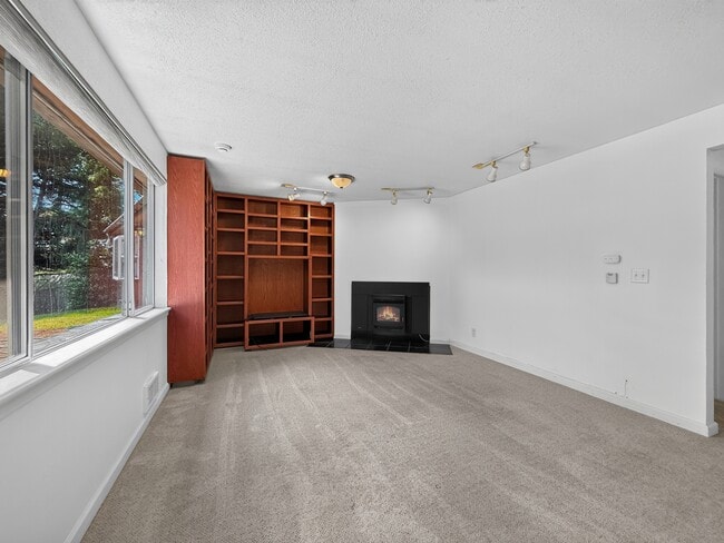 Building Photo - 5025 S 167th St