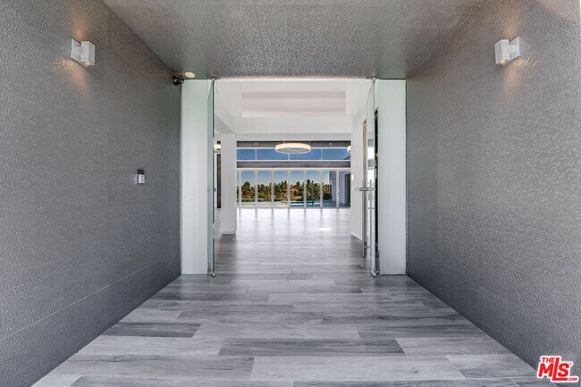 Foto del edificio - 16457 Westfall Pl