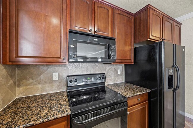 Foto del edificio - 903 Charo Pkwy