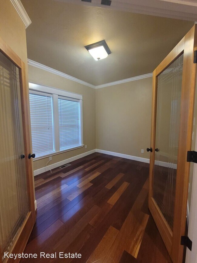 Building Photo - 3 br, 2.5 bath House - 520 Honeysuckle Lane