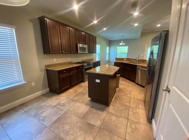 Building Photo - 40 Woodwind Way