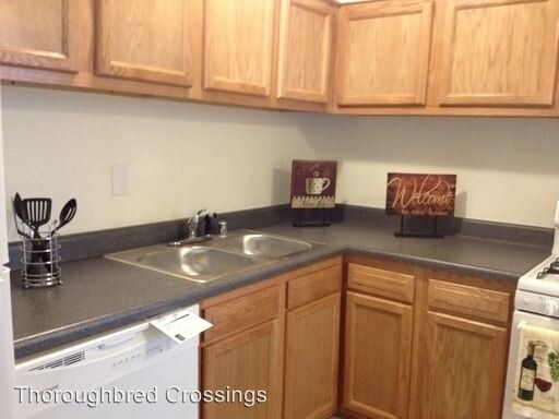 Building Photo - 1346 Village Dr