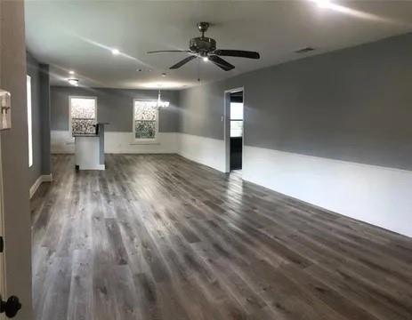 Foto del edificio - 304 W Texas St