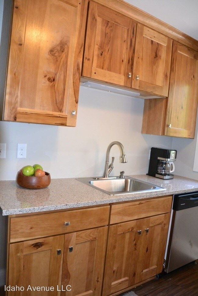 Foto del edificio - 1 br, 1 bath Apartment - 1356 Idaho Ave.South