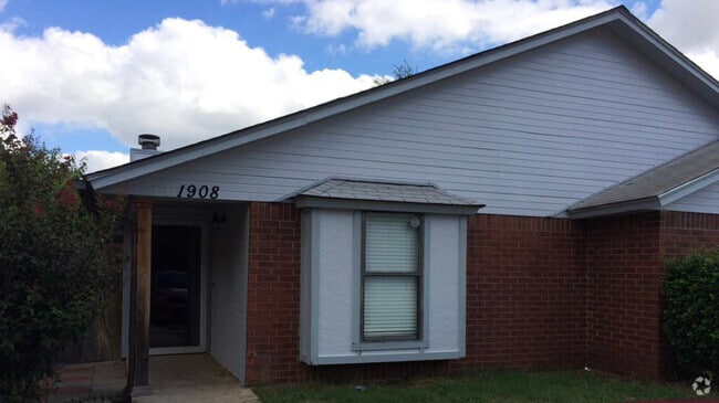 Building Photo - 1908 Christie Dr