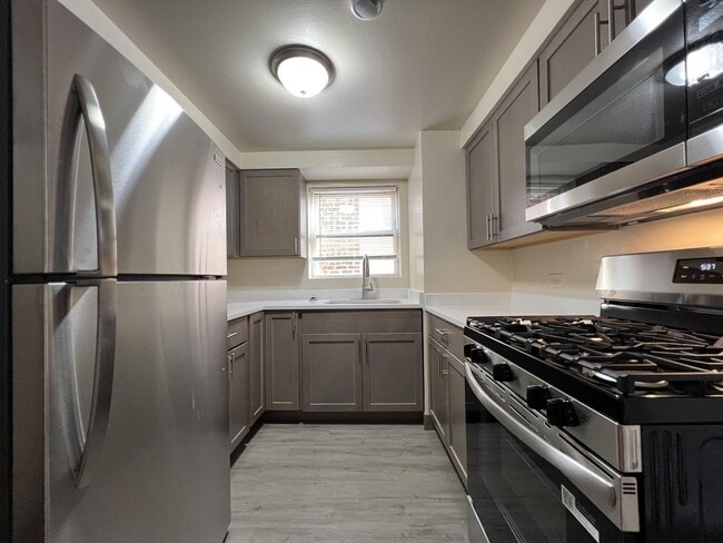 Building Photo - 1300 S 51st Ct