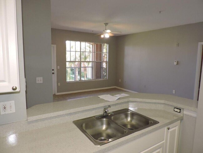 Building Photo - 2 db/2 ba Condo at The Palms Club - Community Pool & Fitness Center!