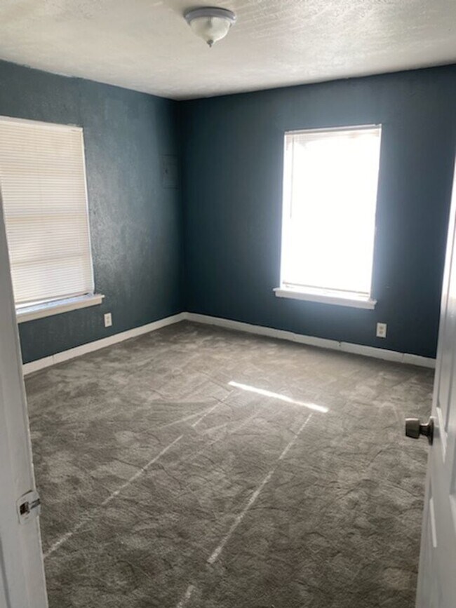 Foto del edificio - 2 Bed 1 Bathroom South Dallas House