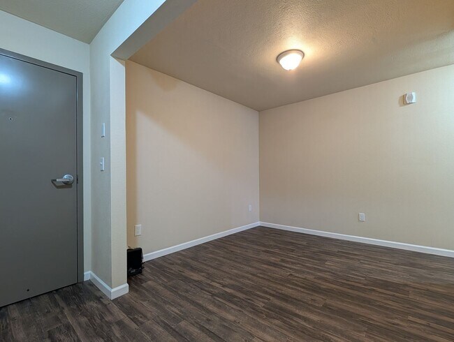 Foto del edificio - Great 1-bedroom, 1-Bath Apartment In Springfield With On-site Laundry!