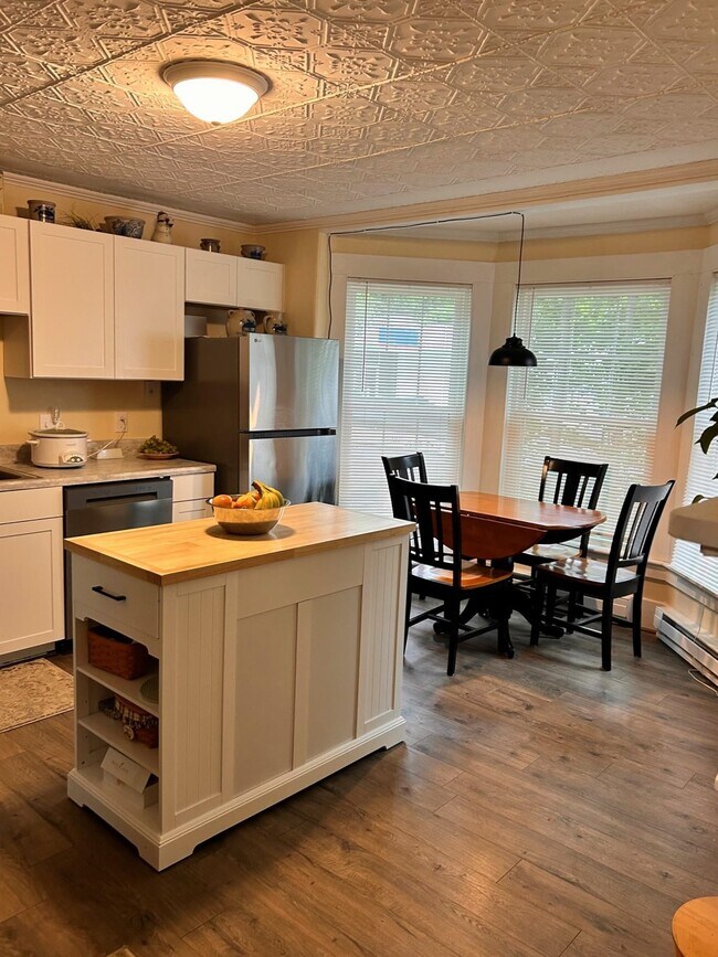 Foto del edificio - 565 White Mountain Hwy