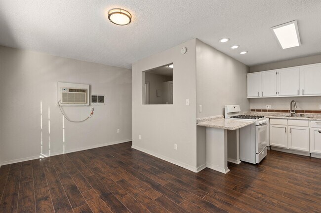 Foto del edificio - 2800 Vail Ave SE