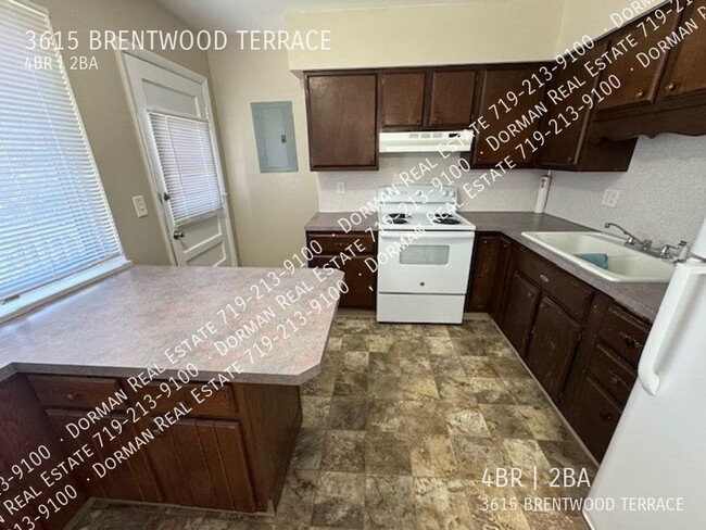 Building Photo - Great 4 Bedroom Home