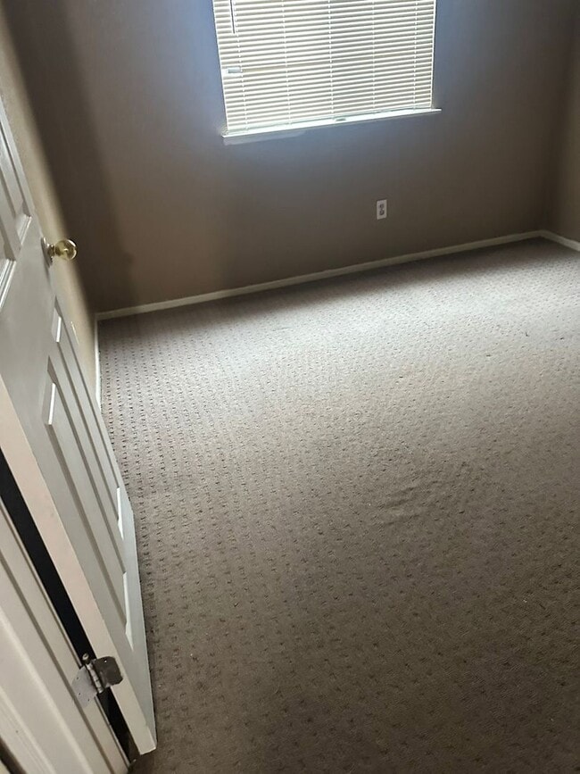 Foto del edificio - 3bd 2bth in a peaceful neighborhood. Freshly painted! Move in ready. Apply now!!