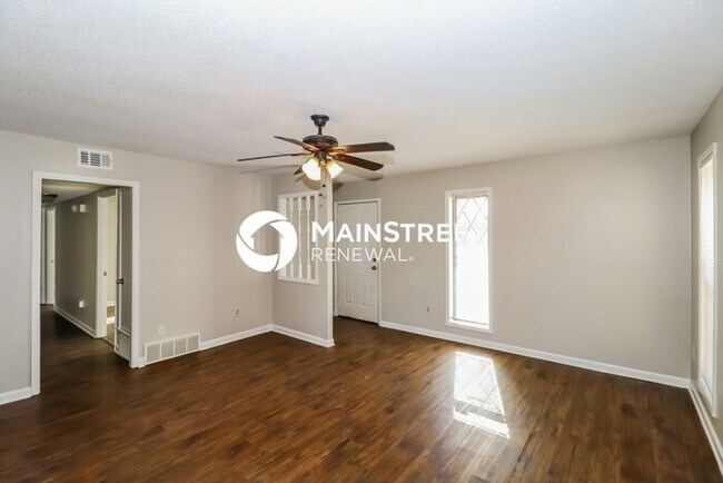 Building Photo - 3 Bedroom Pet-Friendly Home in Memphis, TN with Main Street Renewal
