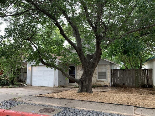 Building Photo - 5902 Green Acres