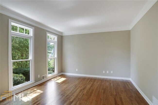 Building Photo - 683 Vinings Estates Dr SE