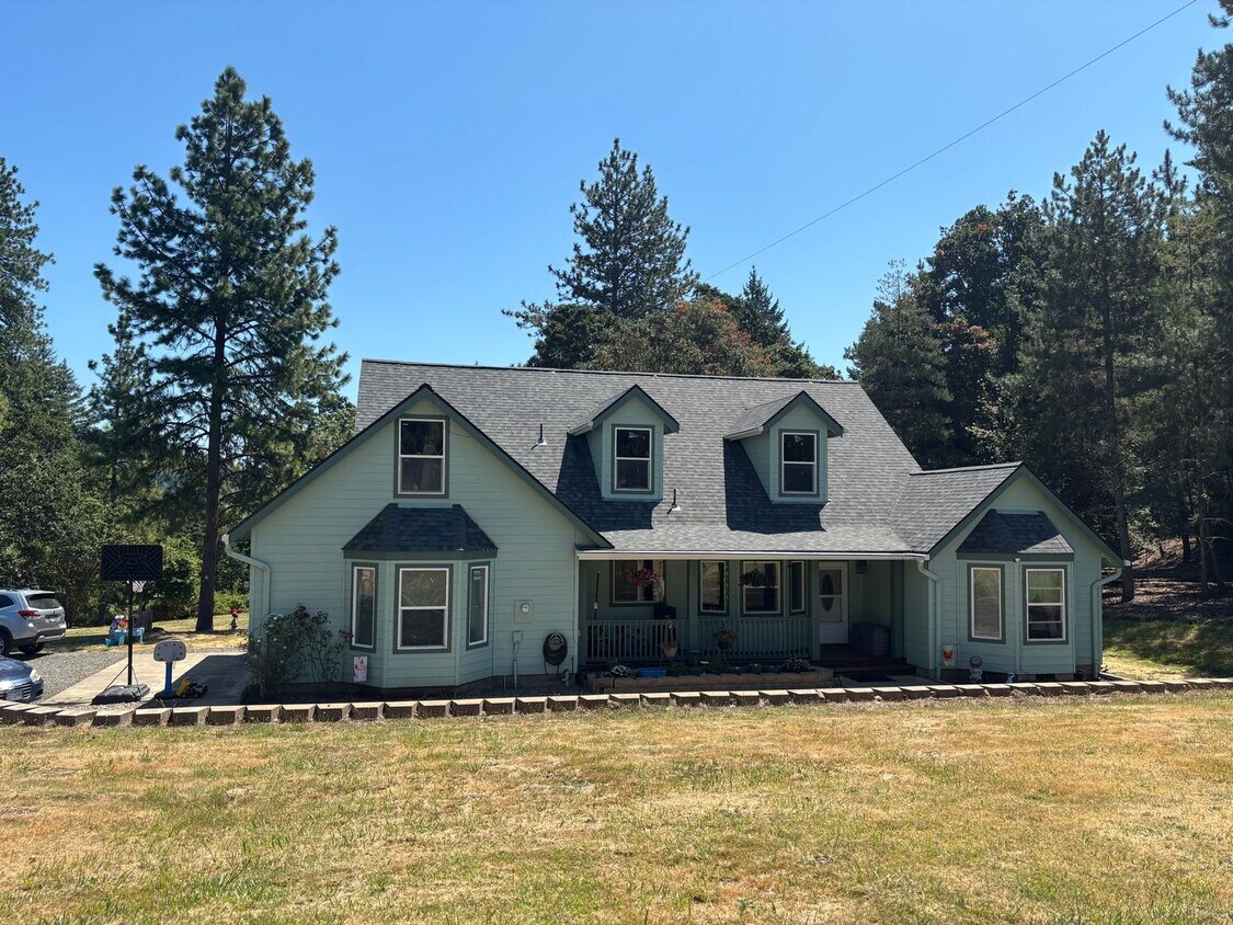 Primary Photo - Custom Home With Shop!