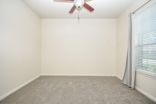 Foto del edificio - 5715 Water Violet Ln