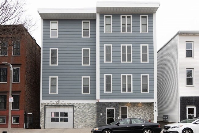 Building Photo - 188 Paris St